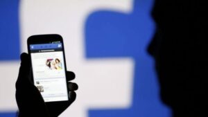 Facebook eliminará las fotos sincronizadas: "Descarga Momentos antes del 7 de julio para conservarlas"
