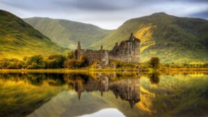 
                                                Road trip en Escocia: tras las huellas de castillos y lagos legendarios
                                            
