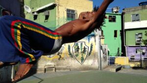 ¿Qué es la Capoeira, el arte marcial brasileño que parece un baile?
